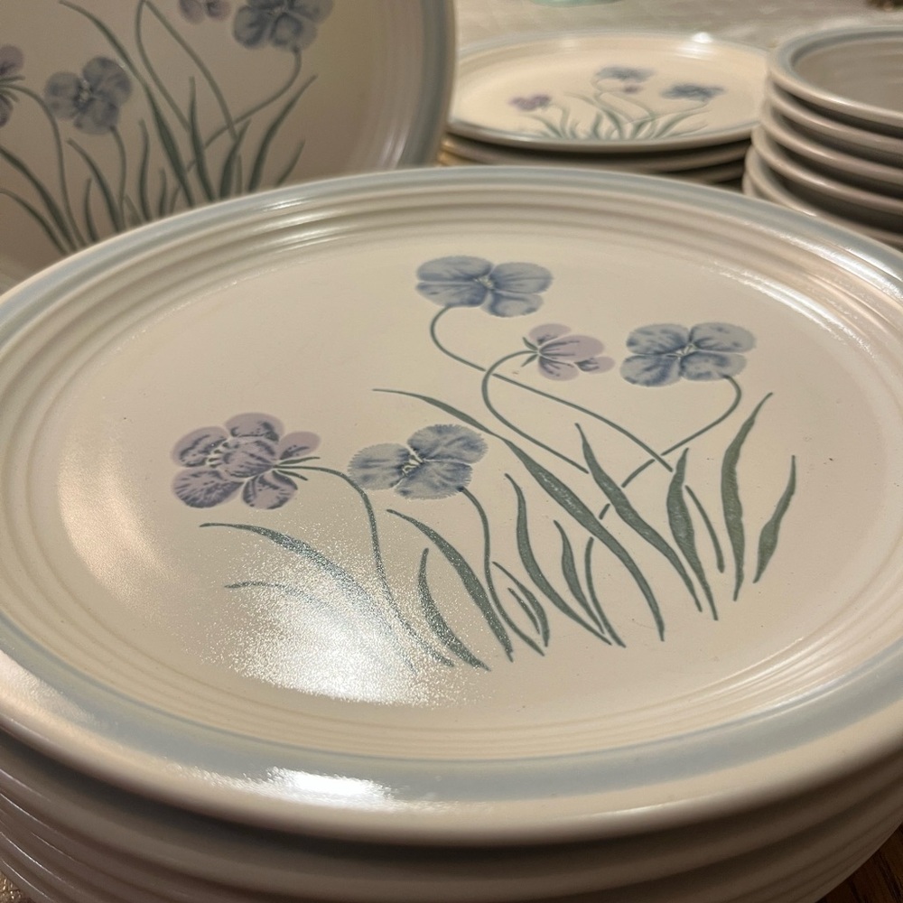 Floral Pattern Dinnerware Set - Picture 2 of 6